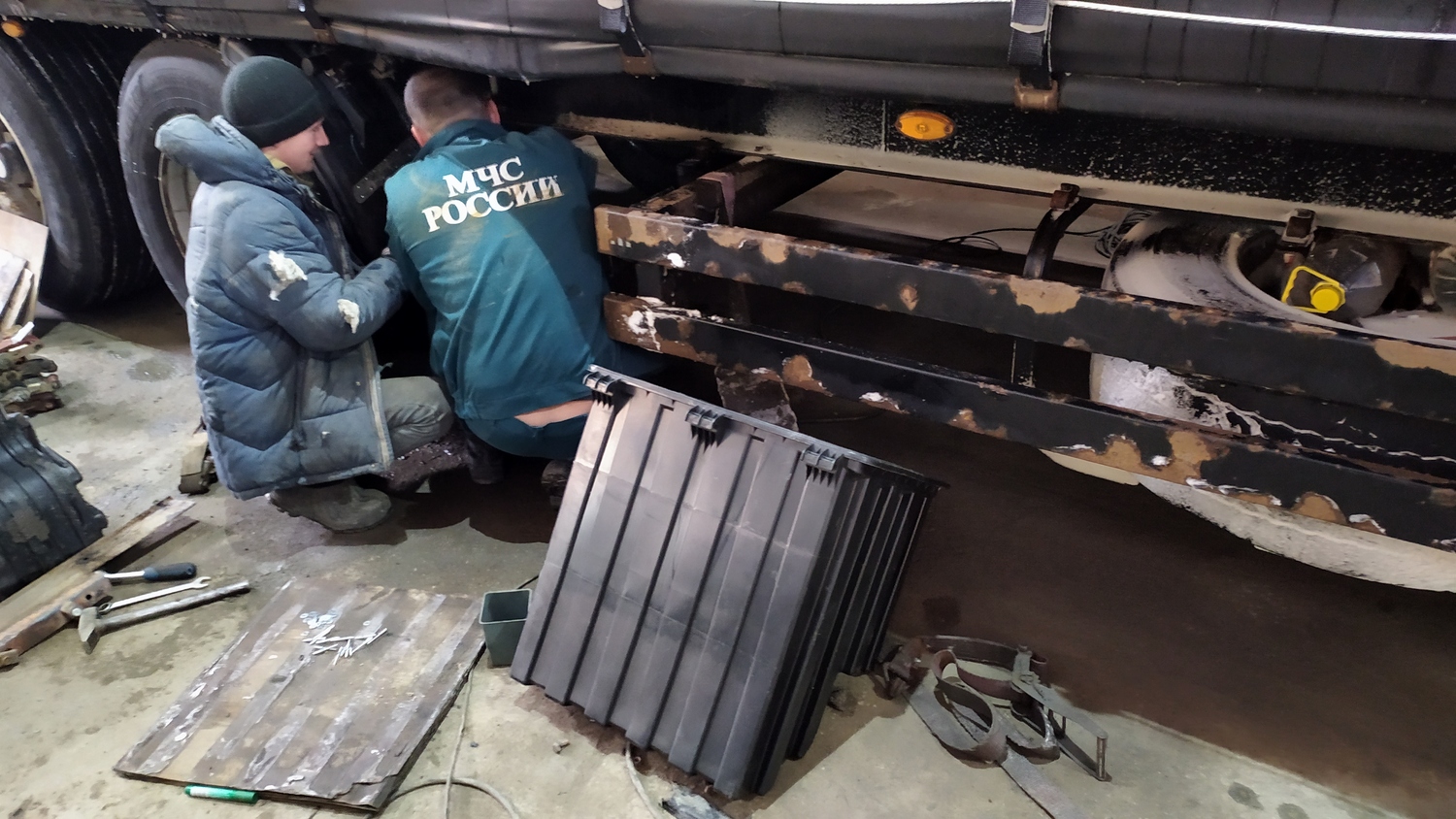 Замена инструментального ящика полуприцепа 